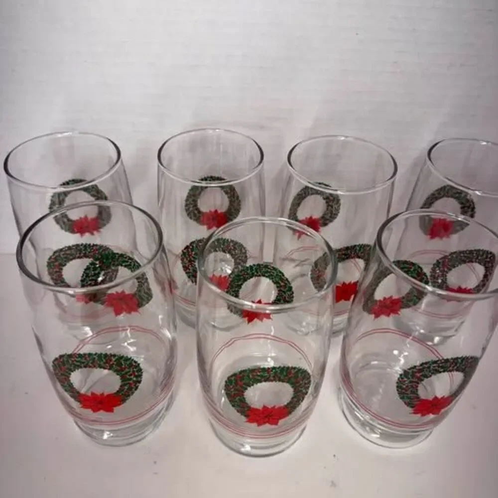Set of 8 Vintage Christmas Wreath and Poinsettia Glass Tumblers